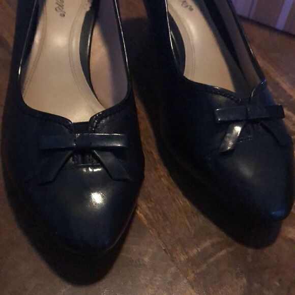 TROTTERS Black Leather Tortoise Patent Captoe and Bow NADIA Heels size 8 Wide - Picture 2 of 9